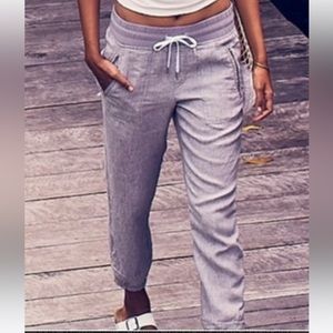Athleta linen jogger with roller cuff. Size 6. Guc. Pale grey